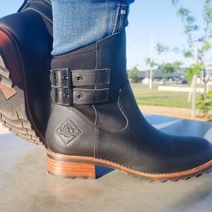 Black Verona Leather Muck Boots/Rain Boots